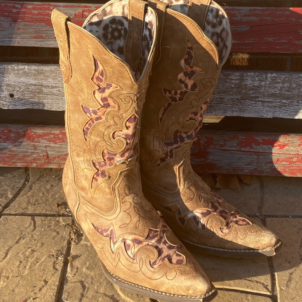 Laredo tan leather leopard cowboy Size 9